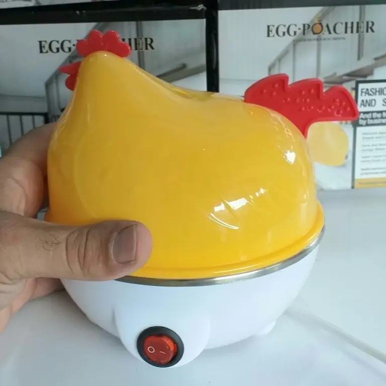تخم مرغ پز برقی پواچر در دست